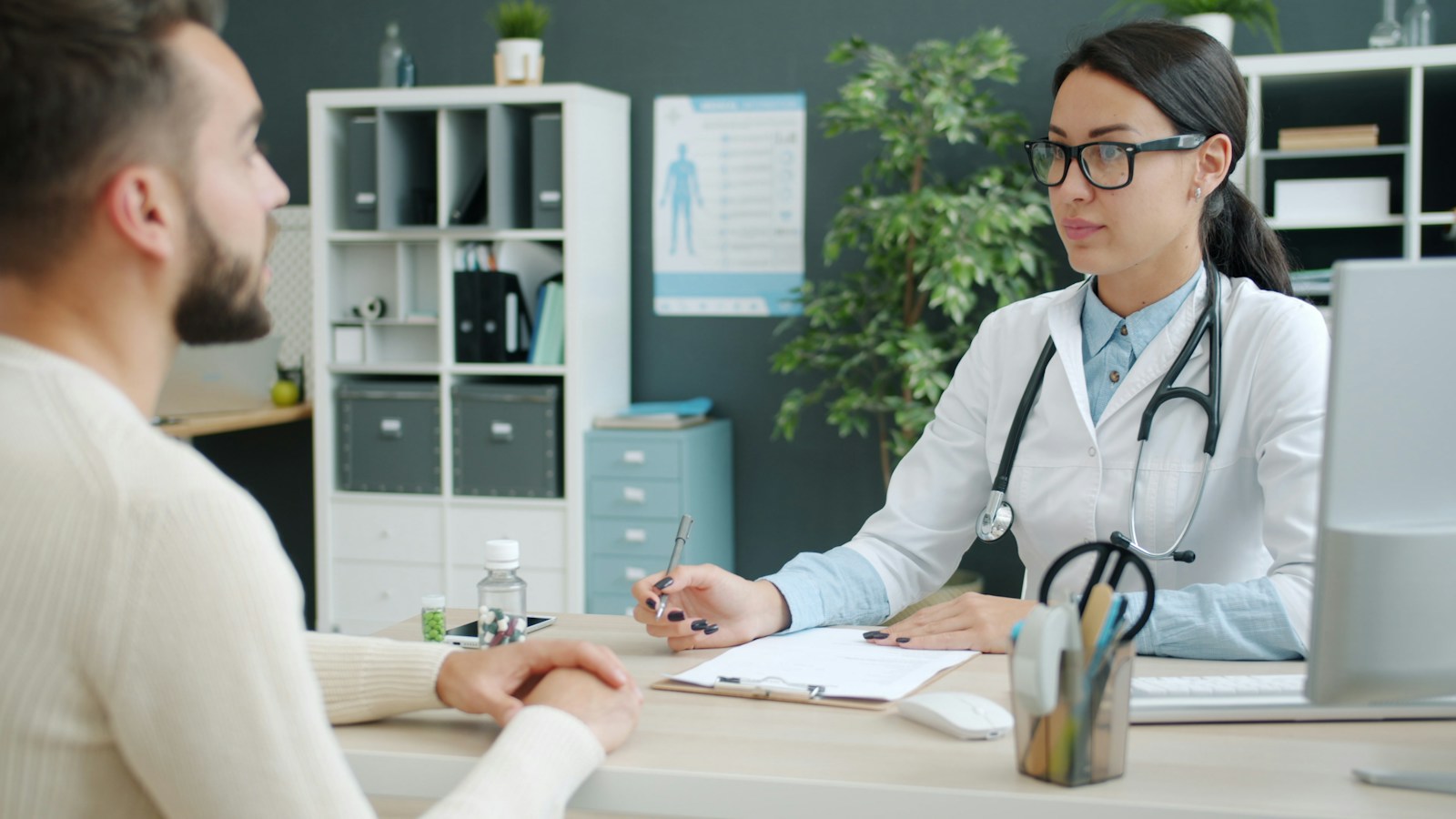 Consultation médicale, photographie d’illustration sans diagnostic attribué aux personnes représentées.