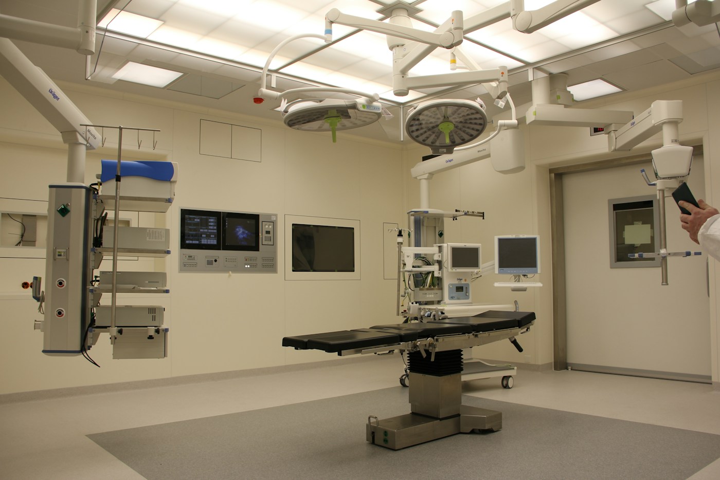 Salle d’opération et équipements. Illustration de l’environnement chirurgical, sans patient identifié.